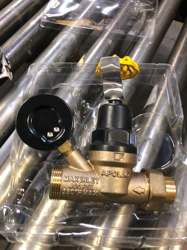 Photo 3 of 1/2 in. FNPT x 3/4 in. MNPT Lead Free Bronze Pressure Reducing Valve with Gauge
