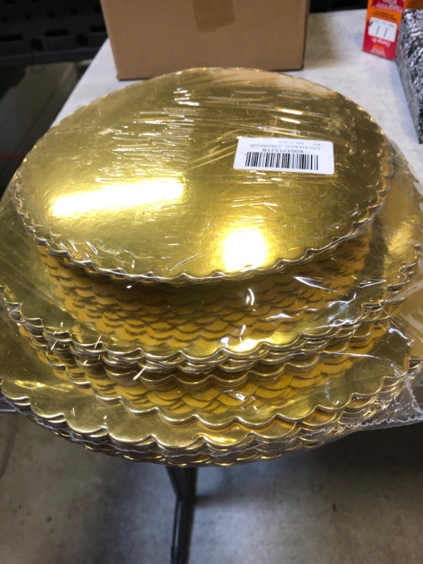 Photo 2 of 30-Pack Sturdy Round Cake Boards 8,10 and 12 inch, Gold Cardboard Cake Circles Plate Scalloped Base 3 Size Cake Base,10 of Each Size (Gold)