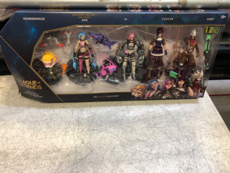 Photo 2 of Dual Cities Pack w/ Exclusive Jinx, Heimerdinger, Vi, Caitlyn, Ekko, 4-Inch Figures, Ages 12 and Up