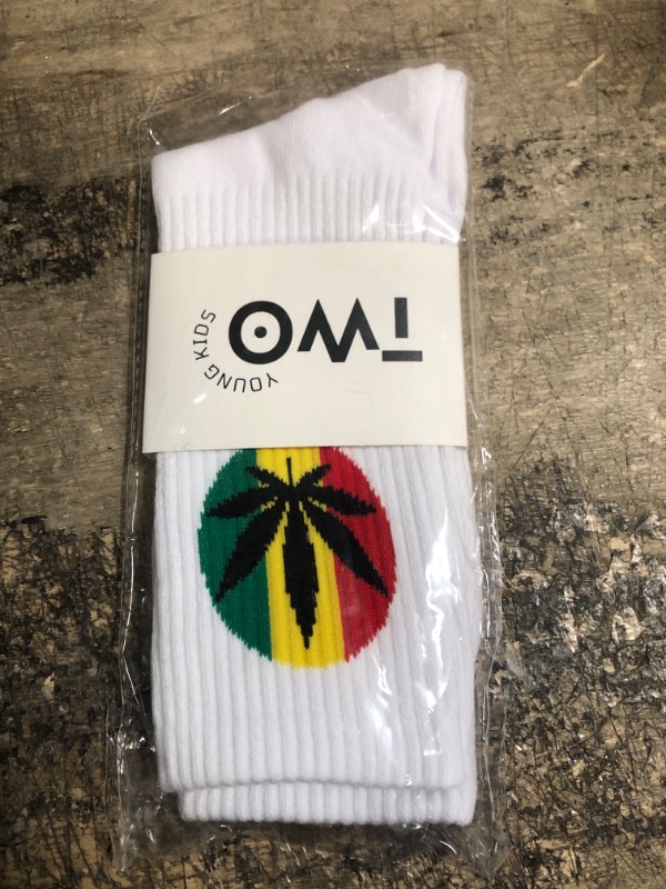 Photo 2 of Mens Athletic Casual Cotton Socks with Leaf Green Rasta Men's Size: 8-12 8-12 White Rasta