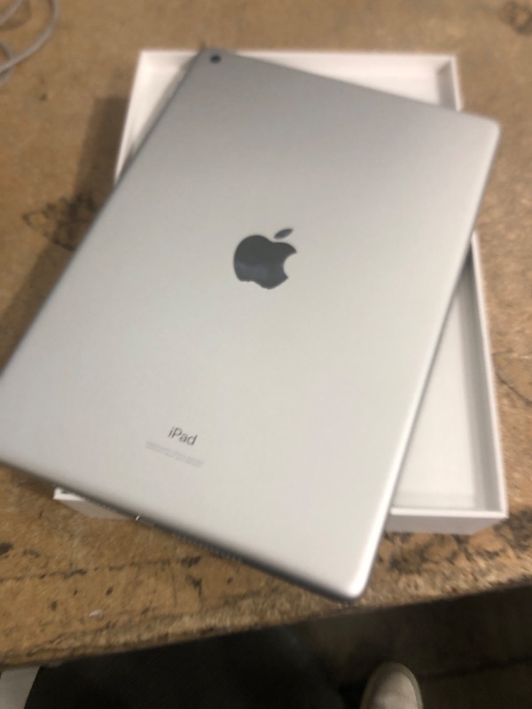 Photo 4 of *SEE NOTES* Apple 2021 10.2-inch iPad (Wi-Fi, 64GB) - Silver (9th Generation) WiFi 64GB Silver