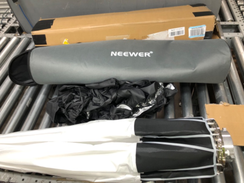 Photo 2 of NEEWER 26"/65cm Lantern Softbox, Quick Release 360°