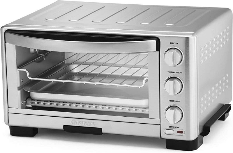 Photo 1 of *******DAMNAGE TO HANDLE,************
Cuisinart TOB-1010 Toaster Oven Broiler, 11.875" x 15.75" x 9", Stainless Steel
