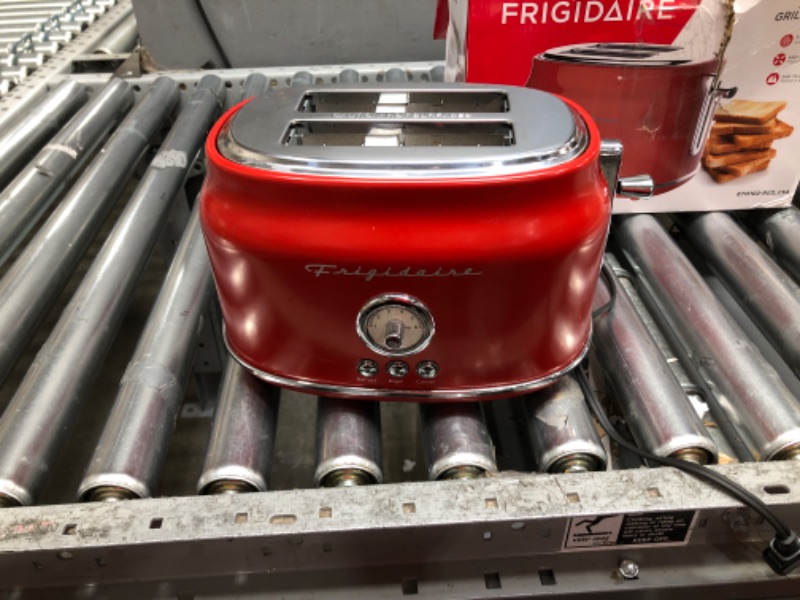 Photo 1 of Frigidaire ETO102-RED Retro Wide 2-Slice Toaster Perfect for Bread, English Muffins, Bagels, 5 Browning Levels, 900w, RED
