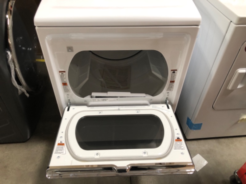 Photo 4 of Maytag SMART Capable 7.4-cu ft Smart Electric Dryer (White)