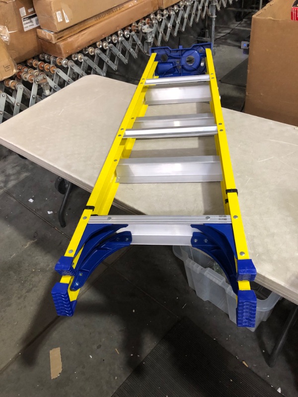 Photo 3 of ***USED - NO PACKAGING***
Louisville Ladder Fs2005 5 Ft. Fiberglass Step Ladder Type I 250 Lbs Load Capacity