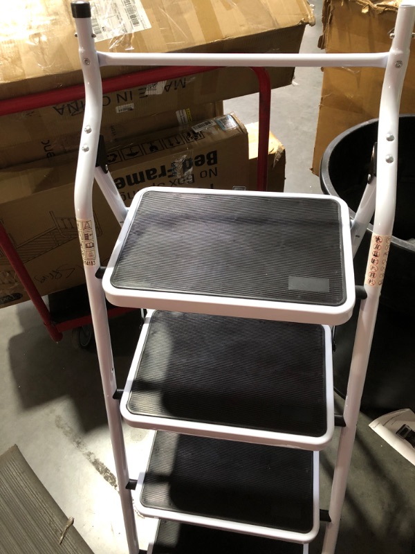 Photo 3 of * used * see all images *
5-Step Ladder, 330lbs, with Handrails and Tool Tray and Anti-Slip Pedal