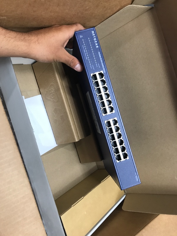 Photo 2 of NETGEAR ProSafe JGS524 24-port 10/100/1000Base-T Rackmountable gigabit Switch (Retail ) JGS524NA