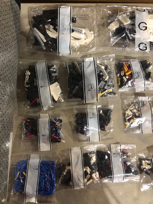 Photo 7 of ***OPENED BOX*ALL ENCLOSED BAGS ARE SEALED*INSTRUCTIONS OPENED***
LEGO Technic Porsche 911 RSR Race Car Model Building Kit 42096, Advanced Replica, Exclusive Collectible Set, 