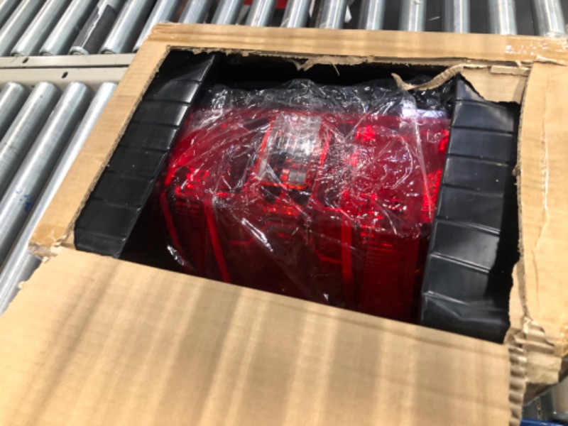 Photo 3 of PIT66 Tail Lights Assembly Rear Lights Compatible With 2014-2019 Chevy Silverado/2015-2019 GMC Sierra Tail Lights Taillights With Wiring Harness 14-19/15-19 Red lens Chevy Silverado/GMC Sierra