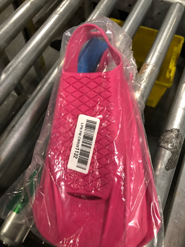 Photo 2 of arena Unisex Kids Junior Swim Training Fins for Lap Swimming, Open Heel and Hydrodynamic Slits Pink 3-3.5