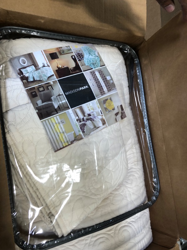 Photo 2 of Madison Park Quebec Reversible Quilt Set Damask Design, Double Sided Stitching All Season, Lightweight Bedspread Bedding Set, Matching Sham, Cream, King(120"x118") 3 Piece Cream King(120"x118")