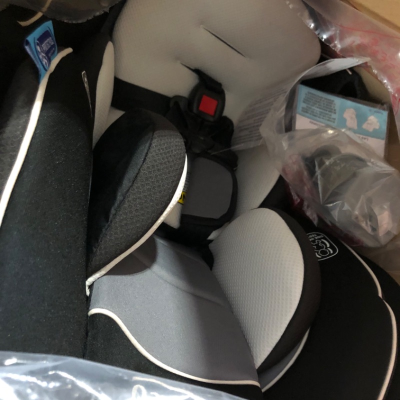 Photo 3 of Graco Extend2Fit Convertible Car Seat, Gotham