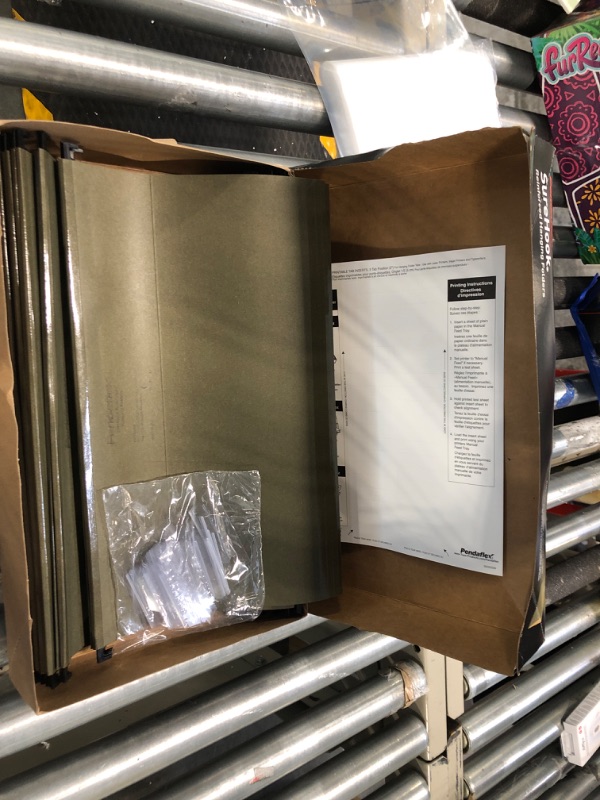Photo 1 of Pendaflex SureHook Reinforced Hanging File Folders, Legal Size, Standard Green, 1/5 Cut, 20/BX (6153 1/5)