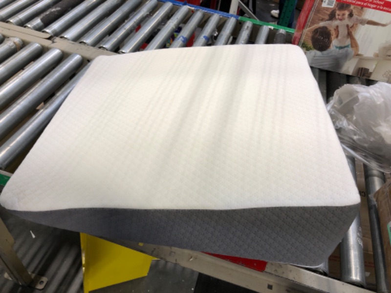 Photo 1 of 7in support wedge pillow 
