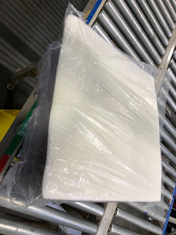 Photo 1 of 7in support wedge pillow 