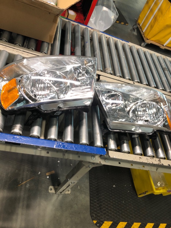 Photo 2 of AXLAHA 2004-2008 F150 Headlights Assembly for 2004 2005 2006 2007 2008 Ford F150 / 06-08 Lincoln Mark LT Pickup Chrome Housing Amber Reflector Clear Lens Replacement Driver and Passenger Side A-Chrome Housing Amber Reflector