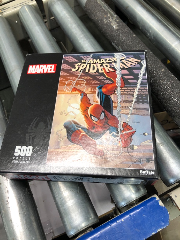 Photo 2 of Buffalo Games - Marvel - The Amazing Spiderman #29-500 Piece Jigsaw Puzzle