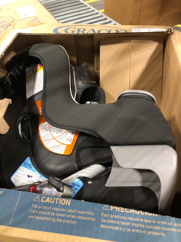 Photo 3 of Graco Extend2Fit Convertible Car Seat, Gotham