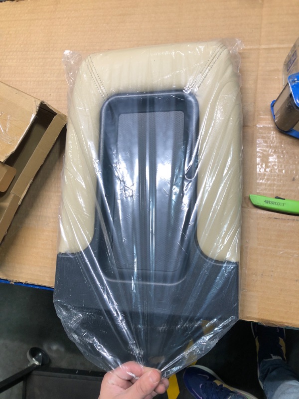 Photo 1 of ITEK AUTO Center Console TOP LID Storage ARMREST Complete Assembly TAN Beige FITS 1999-2007 Silverado Sierra Tahoe Avalanche Suburban