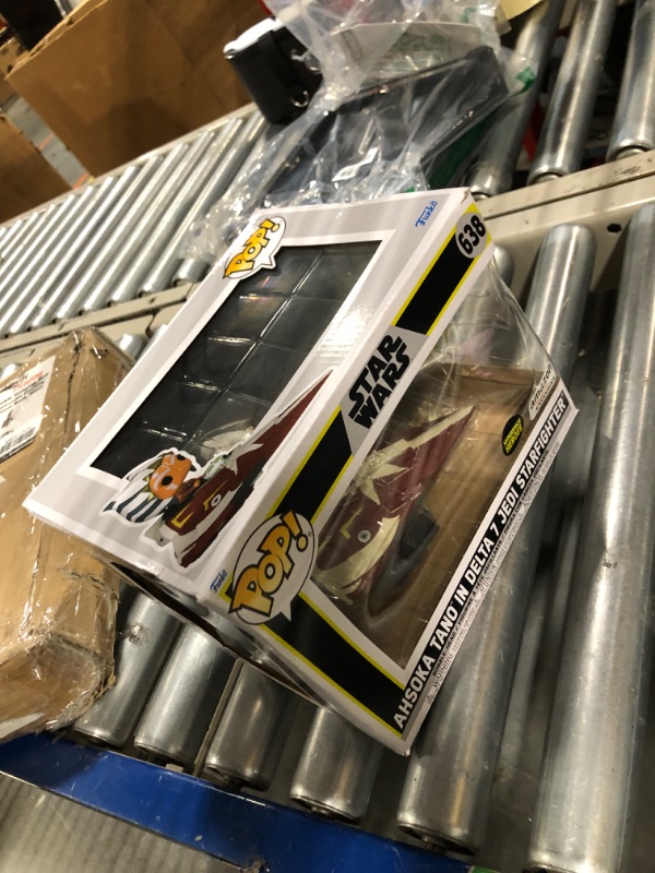 Photo 2 of Funko Pop! Ride Super Deluxe: Star Wars Hyperspace Heroes - Ahsoka Tano in Delta 7 Jedi Starfighter, Amazon Exclusive