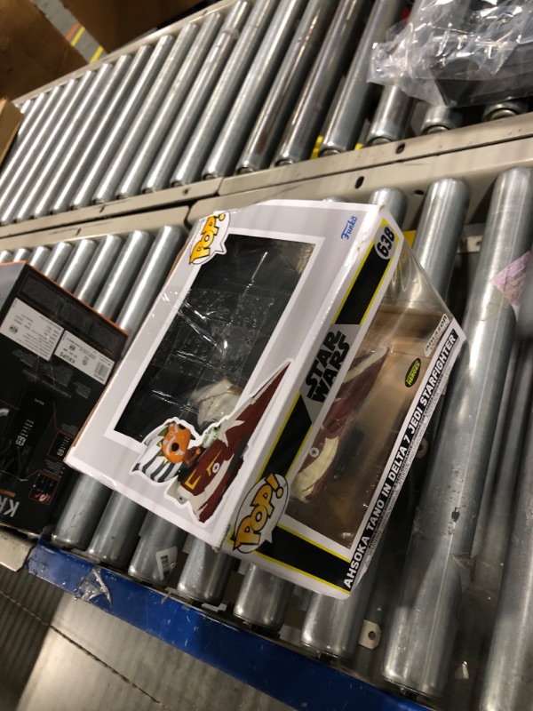 Photo 2 of Funko Pop! Ride Super Deluxe: Star Wars Hyperspace Heroes - Ahsoka Tano in Delta 7 Jedi Starfighter, Amazon Exclusive