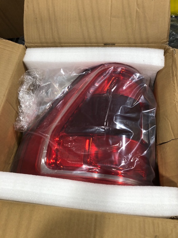 Photo 2 of Dasbecan Right Passenger Side Taillight without Bulb Compatible with 21 22 23 Ford F150 XLT Rear Brake Lamp Incandescent Type Blind Spot Module Can Be Installed