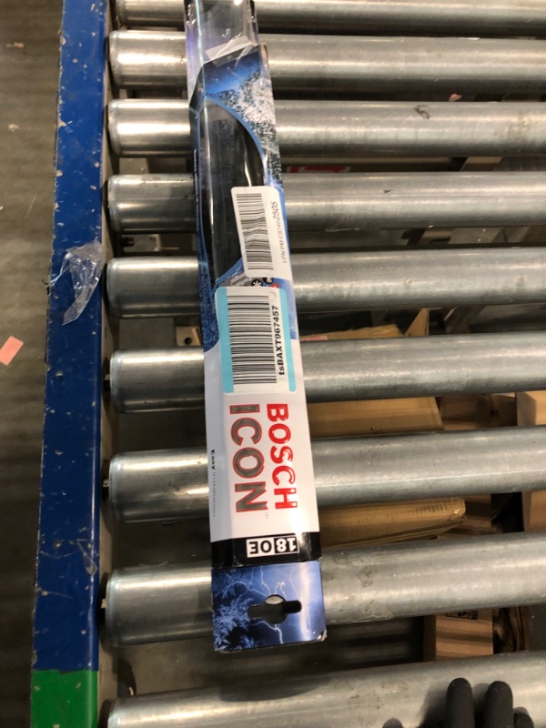 Photo 2 of Bosch ICON 18OE Wiper Blade, Up to 40% Longer Life* - 18" (Pack of 1) 18OE Single Wiper Blades