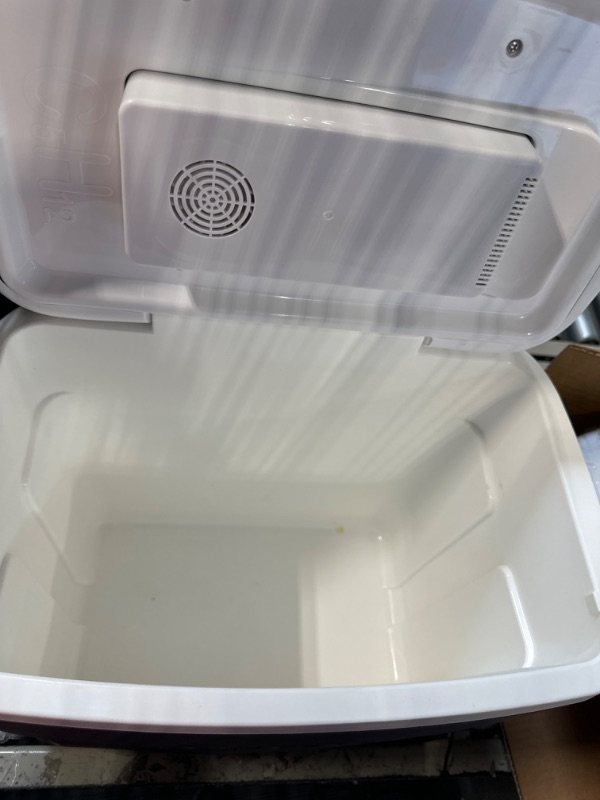 Photo 4 of Igloo Thermoelectric Iceless 28-40 Qt Electric Plug-in 12V Coolers 28 Qt Hot/Cold Grey