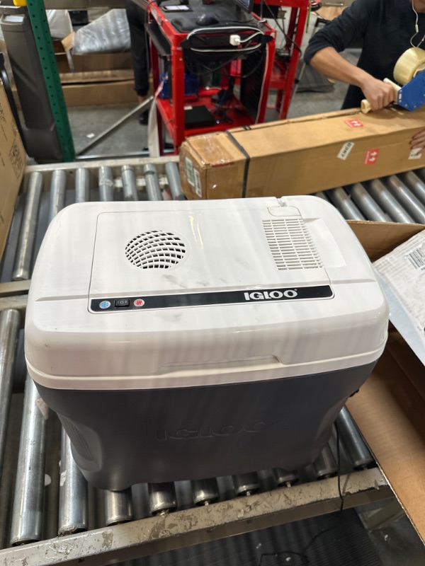 Photo 3 of Igloo Thermoelectric Iceless 28-40 Qt Electric Plug-in 12V Coolers 28 Qt Hot/Cold Grey