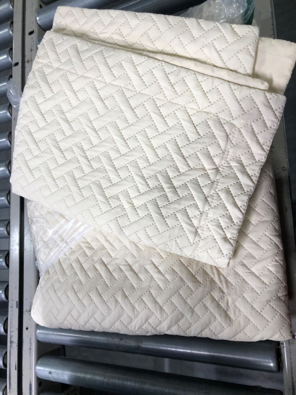 Photo 3 of HYLEORY Quilt Set Full/Queen Size - Soft Lightweight Quilts Summer Quilted Bedspreads - Reversible Coverlet Bedding Set for All Season 3 Piece (1 Quilt, 2 Pillow Shams) - Beige Beige Full/Queen