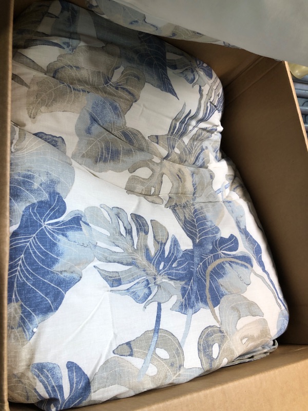 Photo 3 of Tommy Bahama - King Duvet Cover Set, Cotton Bedding with Matching Shams & Button Closure, All Season Home Decor (Raw Coast Blue, King)