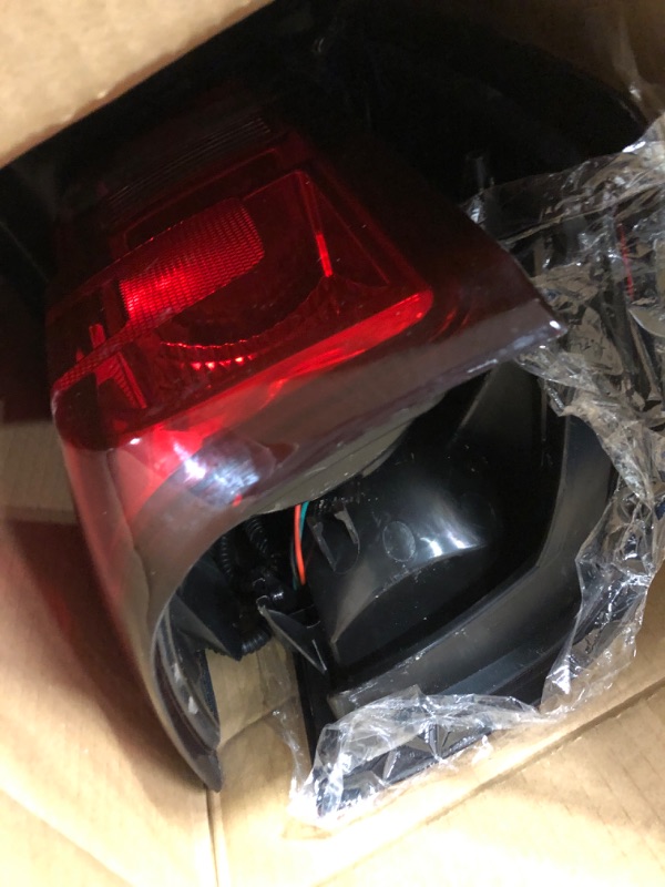 Photo 2 of PIT66 Tail Lights Assembly Rear Lights Compatible With 2014-2019 Chevy Silverado/2015-2019 GMC Sierra Tail Lights Taillights With Wiring Harness 14-19/15-19 Red lens Chevy Silverado/GMC Sierra