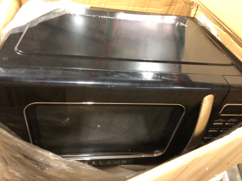 Photo 4 of 0.9 cu. ft. 900-Watt Retro Countertop Microwave in Black