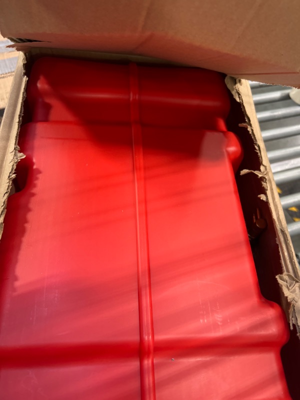 Photo 3 of Scepter 08668 Rectangular 12 Gallon Marine Fuel Tank For Outboard Engine Boats, 23" x 14" x 14", Red Red 12 Gallon 23" X 14" X 14"