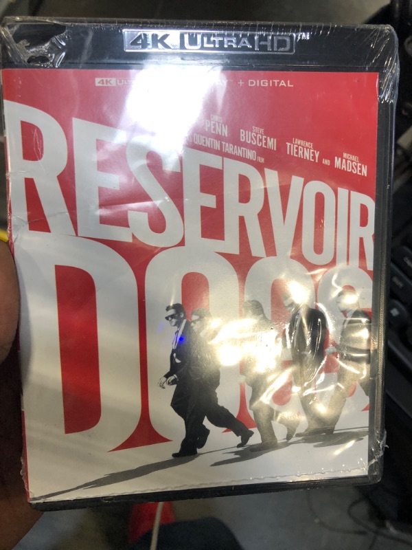 Photo 2 of Reservoir Dogs [Includes Digital Copy] [4K Ultra HD Blu-ray/Blu-ray] [1992]