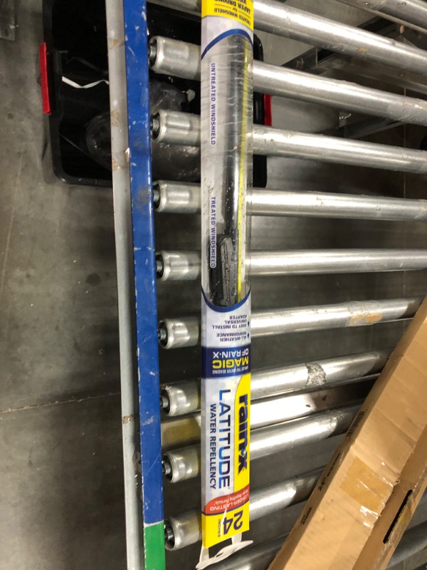 Photo 1 of Rain-X 5079280-2 Latitude 2-In-1 Water Repellent Wiper Blades, 24 Inch Windshield Wipers (Pack Of 1), Automotive Replacement Windshield Wiper Blades With Patented Rain-X Water Repellency Formula 24" Single Wiper Blades