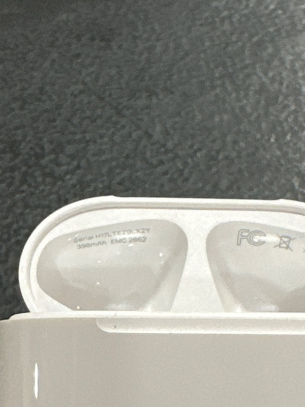 Photo 3 of AirPods (2nd Generation) brand new opened for pictures 