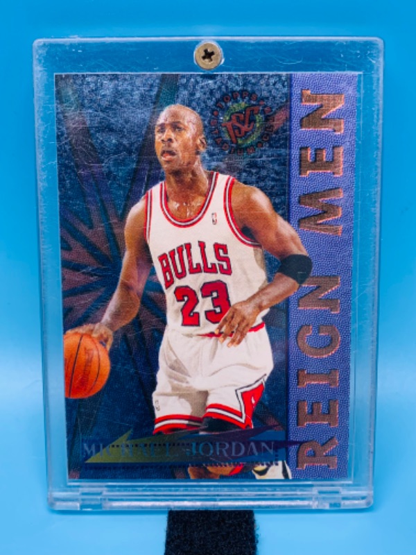 Photo 1 of 150030…topps Michael Jordan reign men foil  card RM2 in hard plastic case