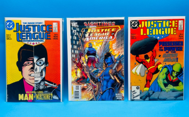 Photo 1 of 150108…3 older justice league comics in plastic sleeves