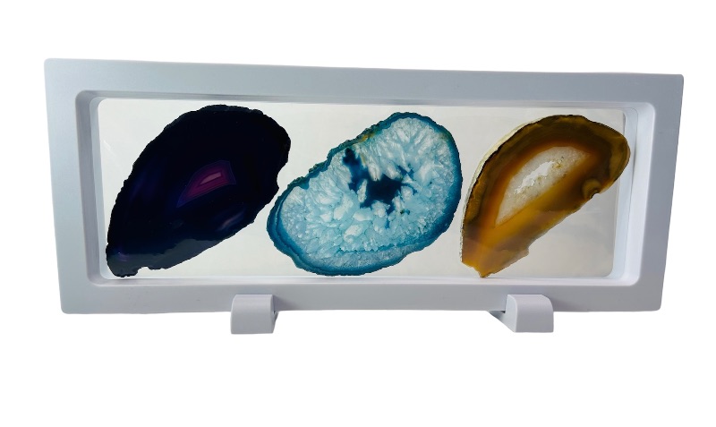 Photo 1 of 150221… 3 agate slices in 9 x 4” display stand 
