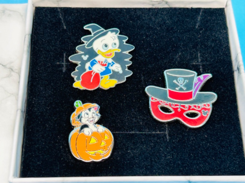 Photo 1 of 150223…3 Disney pins in gift box 