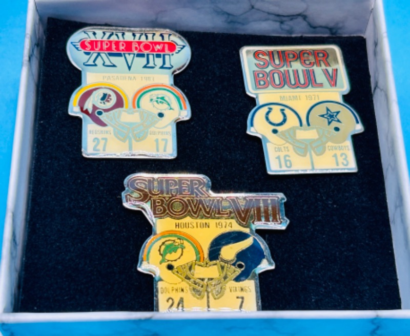 Photo 1 of 150226…3 vintage football Super Bowl pins in gift box 