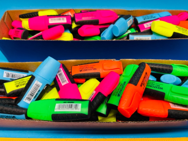 Photo 1 of 150245…approximately 100 highlighters 