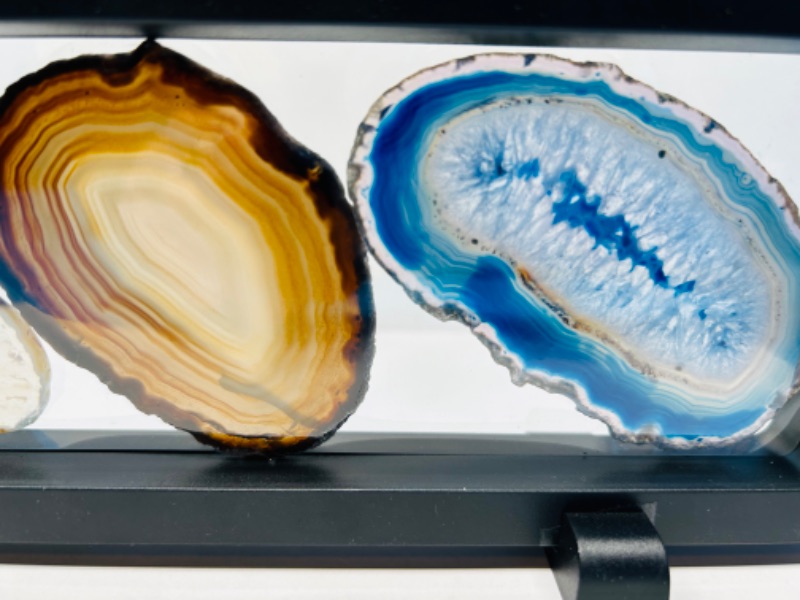 Photo 3 of 150426… 3 agate slices in 9 x 4” display 
