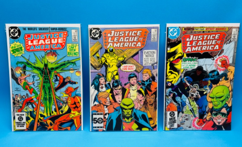 Photo 1 of 150618…3 older justice league comics in plastic sleeves 