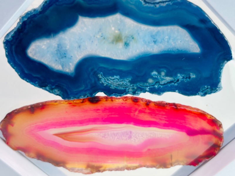 Photo 1 of 150737… 2 agate slices in 4 x 4” display 