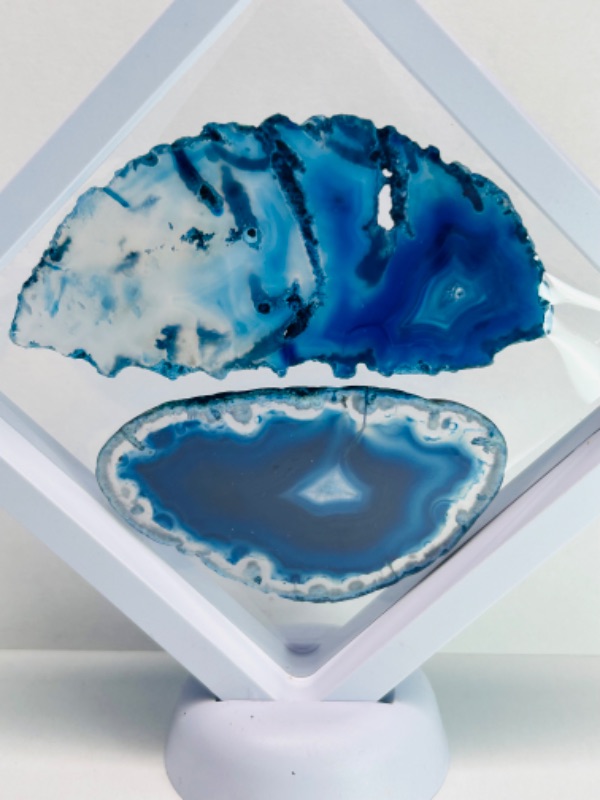 Photo 1 of 150738… 2 agate slices in 4 x 4” display 