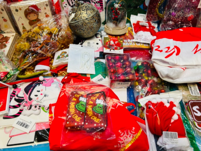 Photo 2 of 150968…Christmas items 