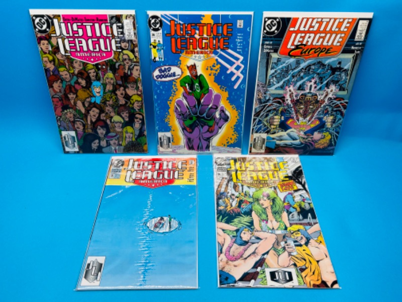 Photo 1 of 150994…5 vintage justice league comics in plastic sleeves 